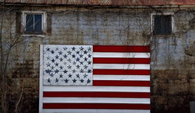 “O ritual anti-vergonha em quatro atos”: como Trump devolveu a muitos o orgulho roubado, segundo a socióloga Arlie R. Hochschild