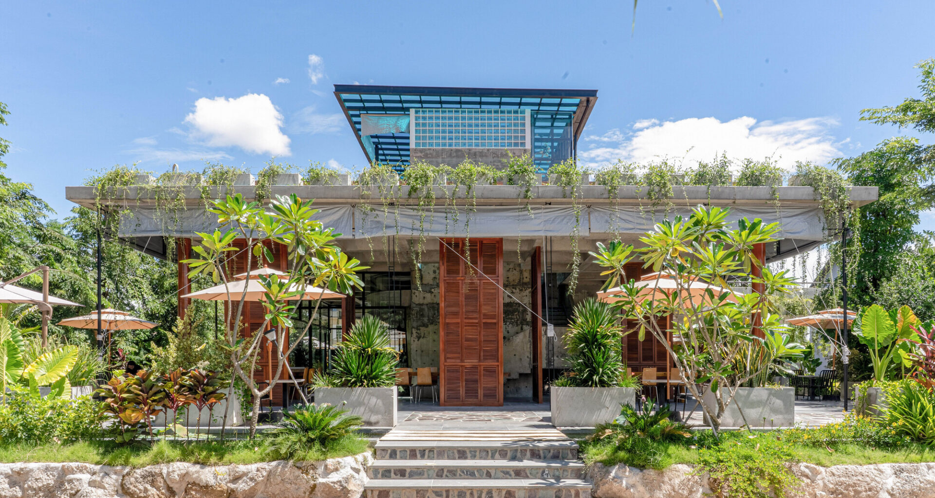 Café & Restaurante Phum Sambo / Khoan + Partners