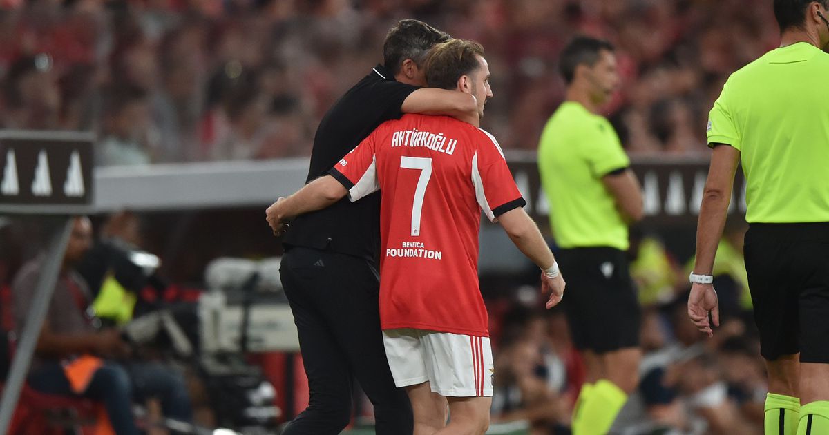 Benfica: Bruno Lage comenta titularidade de Akturkoglu