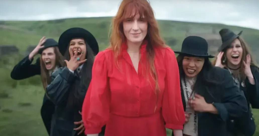 Chegou a primeira canção do disco novo de Florence and the Machine, inspirado por cirurgia que salvou a vida da cantora