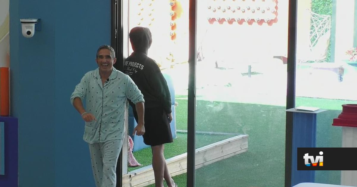 Intruso muito especial! Manuel Melo regressa à casa e concorrentes desfazem-se em lágrimas - Big Brother