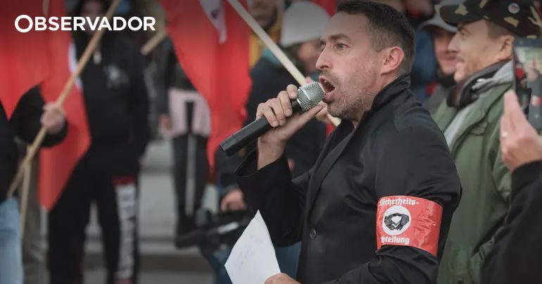 Neonazi declara-se mulher para ficar em prisão feminina – Observador