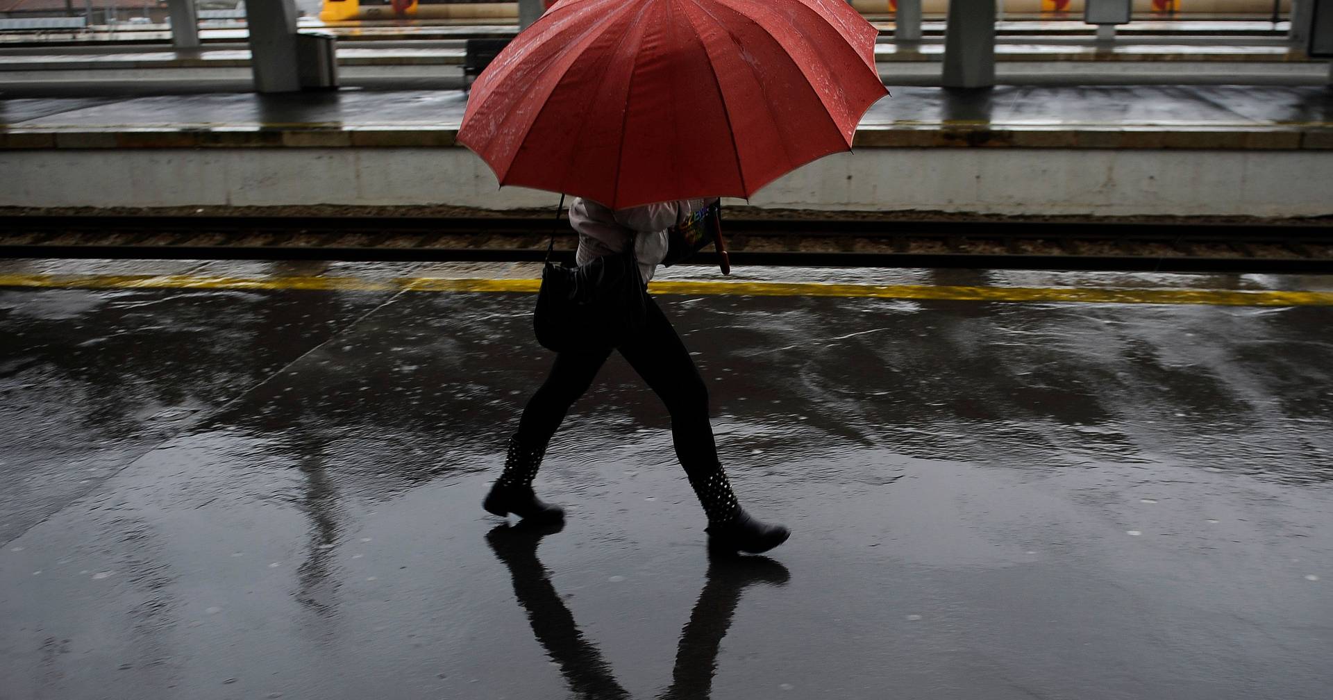 Prepare o guarda-chuva e o casaco: temperaturas vão descer este fim de semana