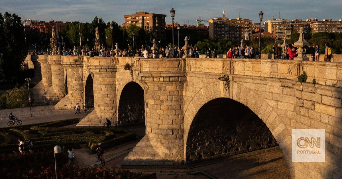 Limite aos grupos e restrições aos free tours. Esta cidade espanhola fartou-se do turismo em massa