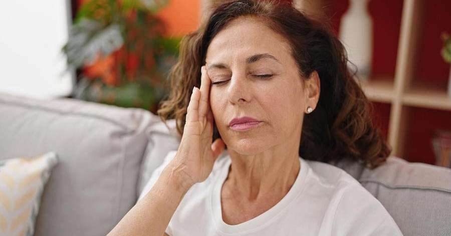 Por que a menopausa nem sempre significa o fim das crises de enxaqueca