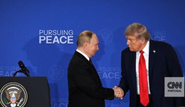 Donbass como os Sudetas: pode a reunião do Alasca resultar numa cedência a Putin semelhante à feita a Hitler?