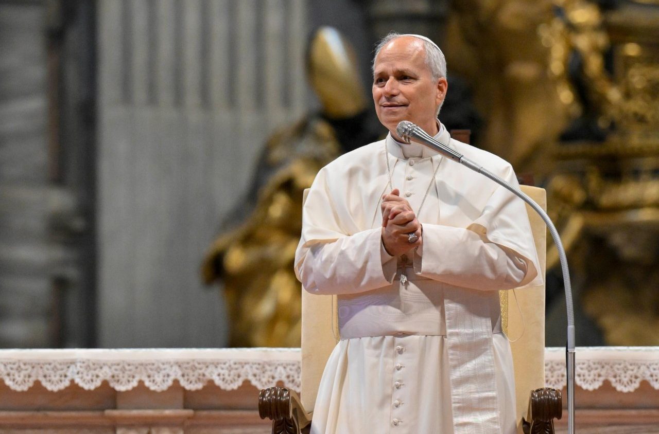 Papa ao encontro da amizade em Rimini, na Itália: a idolatria do lucro compromete a paz