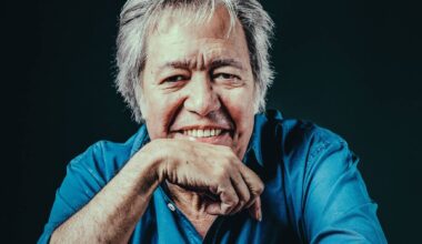 Uma tília, um mural e a medalha de honra da cidade: Sérgio Godinho homenageado na Feira do Livro do Porto