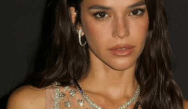 Bruna Marquezine divulga mais registros inéditos do festão de 30 anos