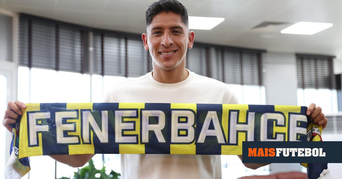 OFICIAL: Edson Álvarez é reforço de Mourinho no Fenerbahçe