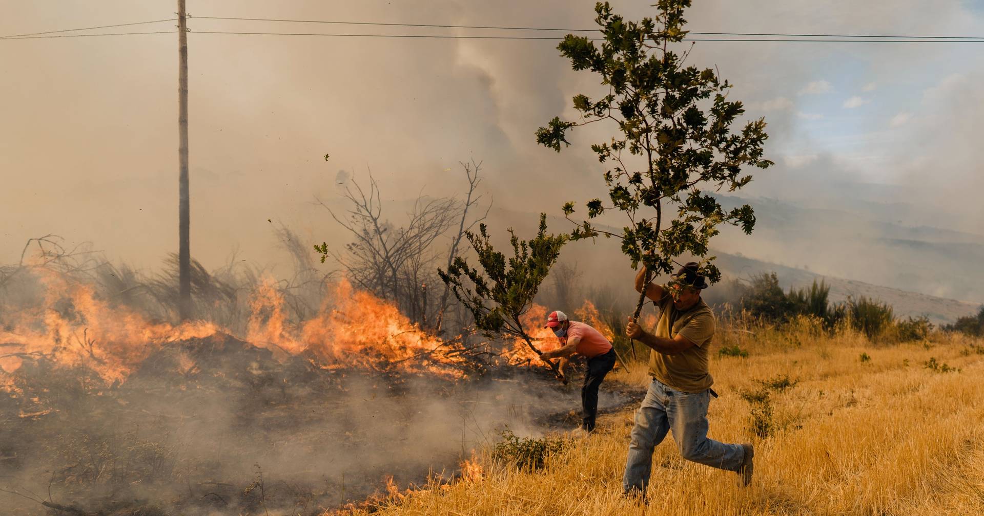 País em chamas: falta de coordenação das forças no terreno pesa mais do que o calor extremo
