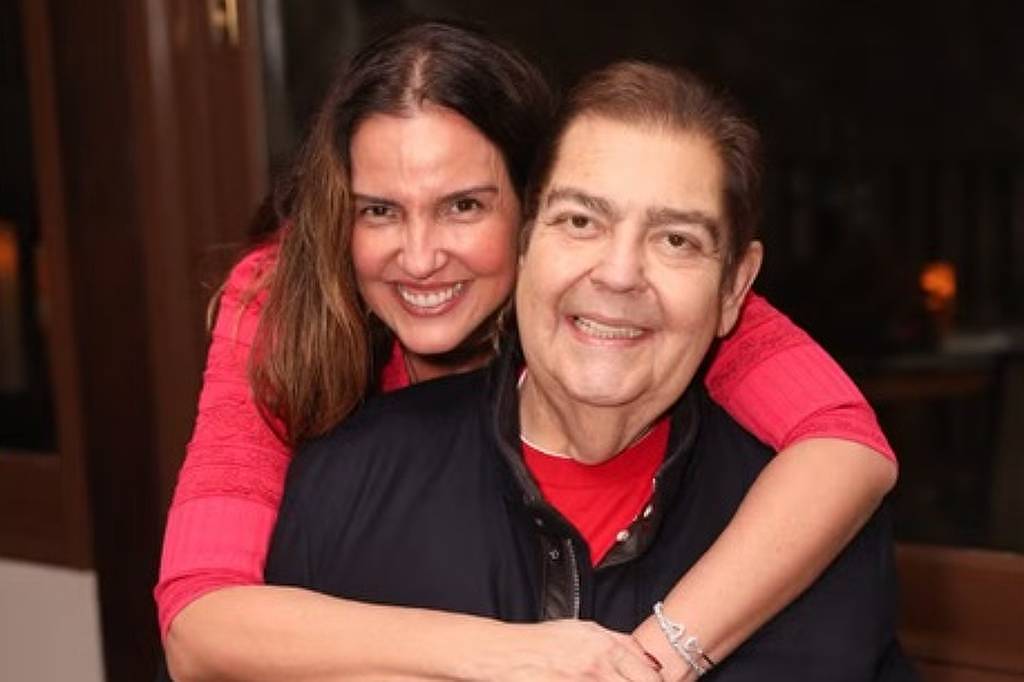 'Ele quer viver', diz Luciana Cardoso sobre Faustão - 22/08/2025 - Celebridades