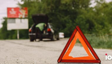 Espanha acaba com os triângulos por serem perigosos. Condutores passam a ser obrigados a ter isto - Notícias de hoje