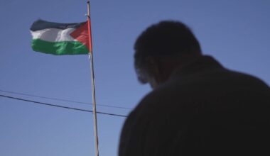 Ministro israelita da Defesa ameaça destruir cidade de Gaza caso Hamas não aceite acabar com a guerra