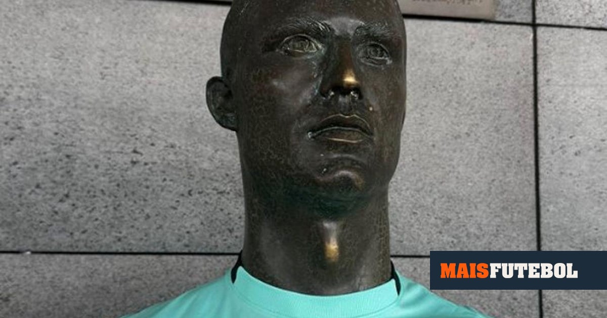 FOTO: Cristiano Ronaldo equipado à espera do Sporting no Funchal