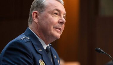 Chefe da secreta militar dos EUA demitido após relatório que Trump não gostou
