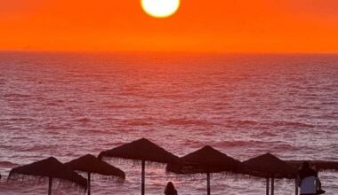 Praia, sangrias e sunsets: saiba onde celebrar o verão no Meco