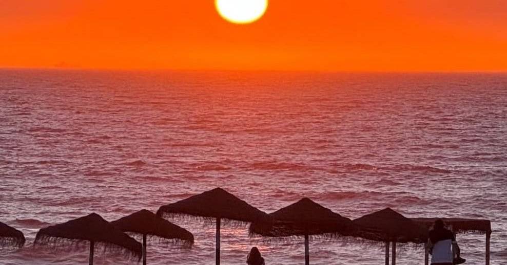 Praia, sangrias e sunsets: saiba onde celebrar o verão no Meco