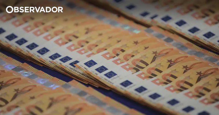 Detidos por abrirem contas bancárias com documentos falsos – Observador