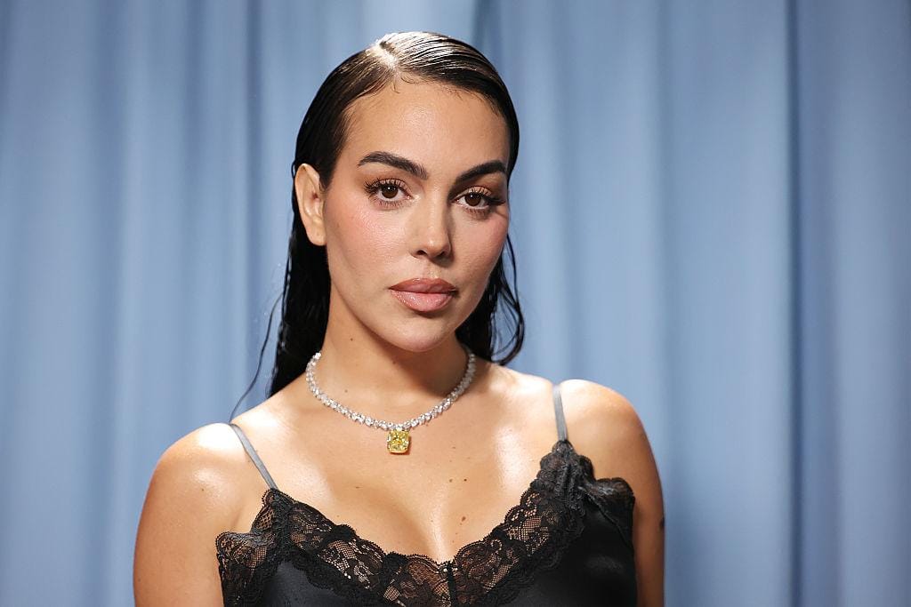 O que dizem cigurgiões plásticos sobre Georgina? O antes e o depois
