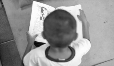 Falta de livro didático expõe Orçamento insustentável - 24/08/2025 - Opinião