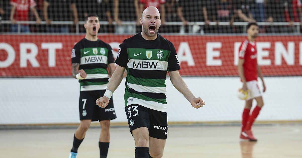 Sporting bate Barcelona e conquista International Master Futsal - Futsal