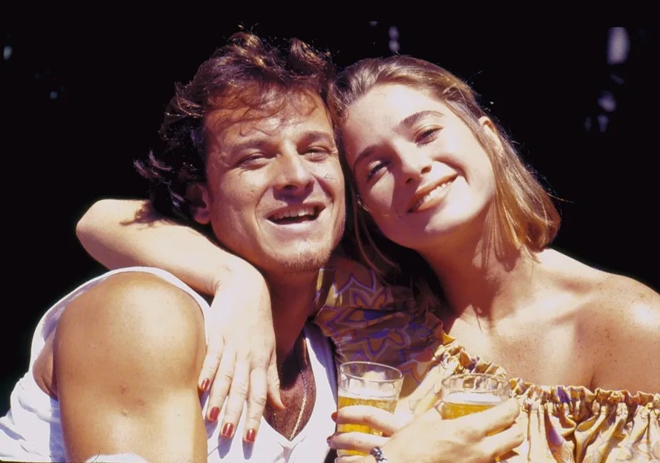 Casal em "Quatro por quatro", o romance de Letícia Spiller e Marcello Novaes saiu das telas para a vida real. Os dois começaram a namorar em 1994 e ficaram juntos por seis anos. Os atores tiveram um filho, Pedro Novaes, protagonista em "Garota do momento"  — Foto: Bazilio Calazans/Globo