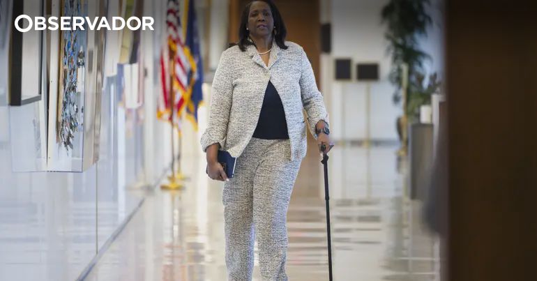 Trump demite governadora da Reserva Federal alegando fraude – Observador