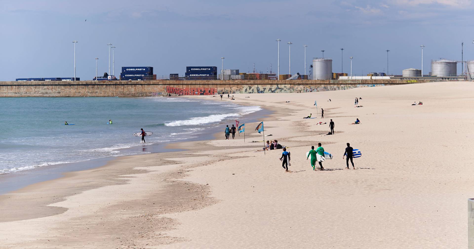 Contaminação microbiológica: dia não é para ir ao mar, mas nesta praia não poderia (mesmo) ir