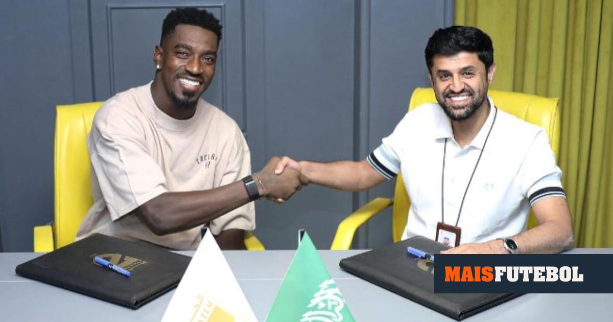 OFICIAL: Bruno Varela rescinde com Vitória e assina pelo Al-Hazem