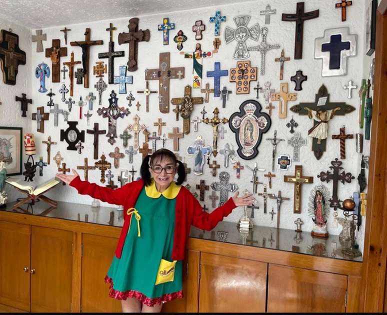 Intérprete de Chiquinha é internada após crise de saúde no México - Zoeira