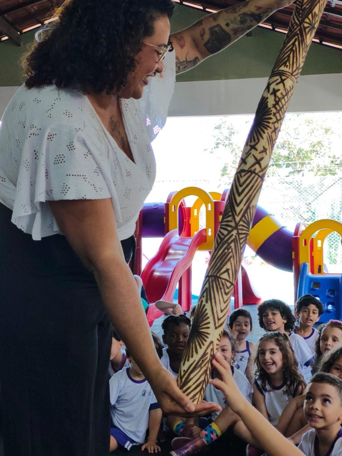 CMEI João Pedro de Aguiar, em Jardim Camburi, promove experiência cultural do congo para crianças