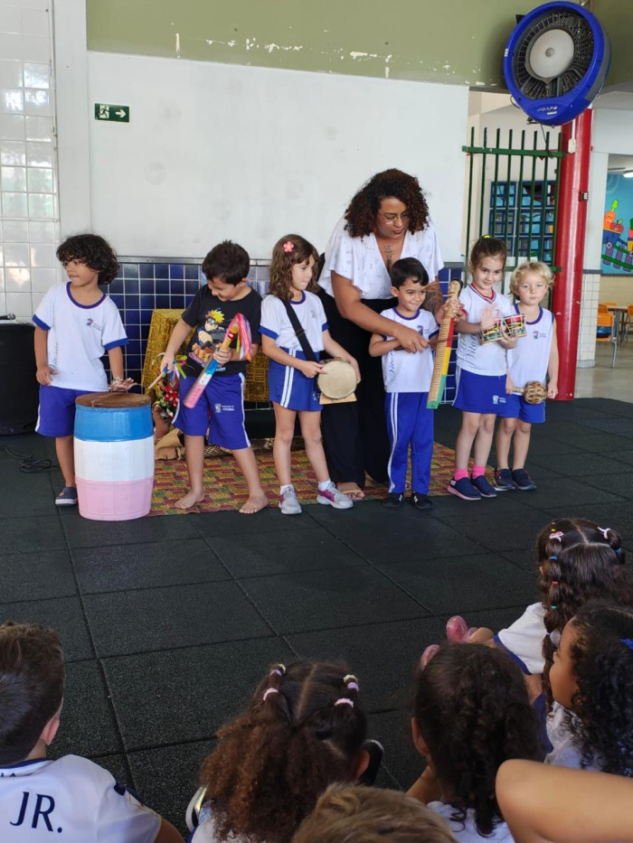CMEI João Pedro de Aguiar, em Jardim Camburi, promove experiência cultural do congo para crianças
