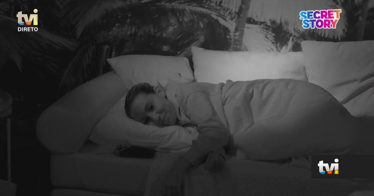 Troca de carícias acaba em picardia entre Catarina Miranda e Afonso Leitão - Big Brother