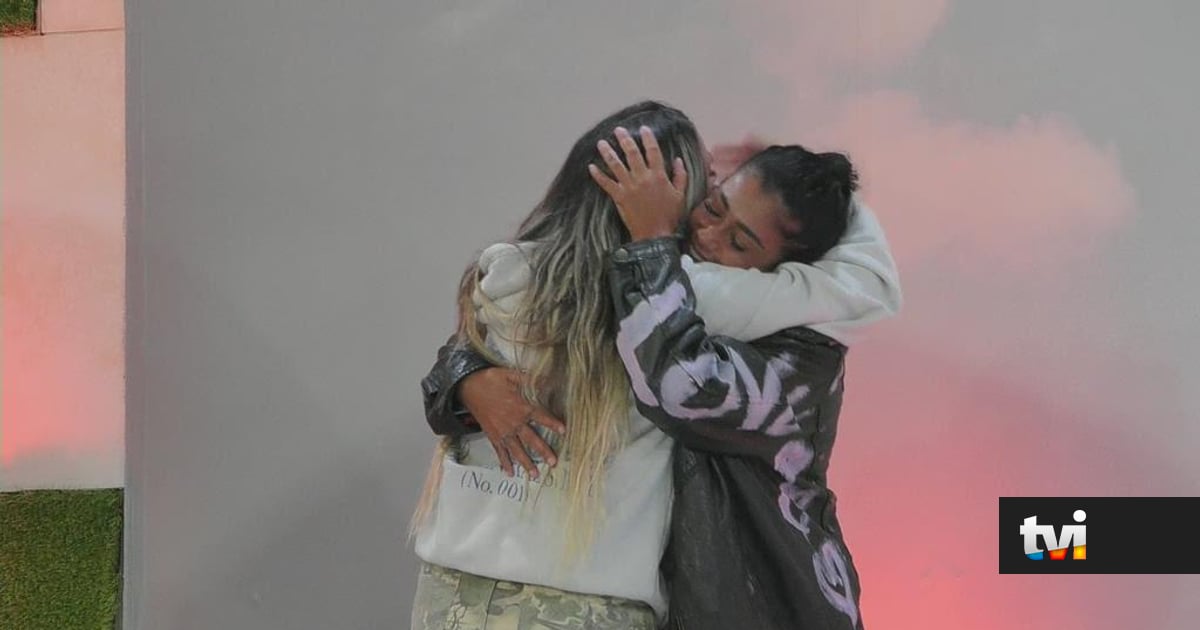 Jéssica Vieira chora agarrada a Ana Duarte após jantar romântico do ex-namorado com Catarina Miranda - Big Brother