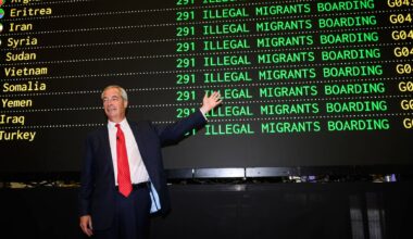 Farage promete deportações em massa se for eleito primeiro-ministro do Reino Unido