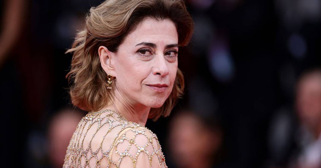 Ela ainda está aqui: a poderosa mensagem de Fernanda Torres sobre elegância em Veneza