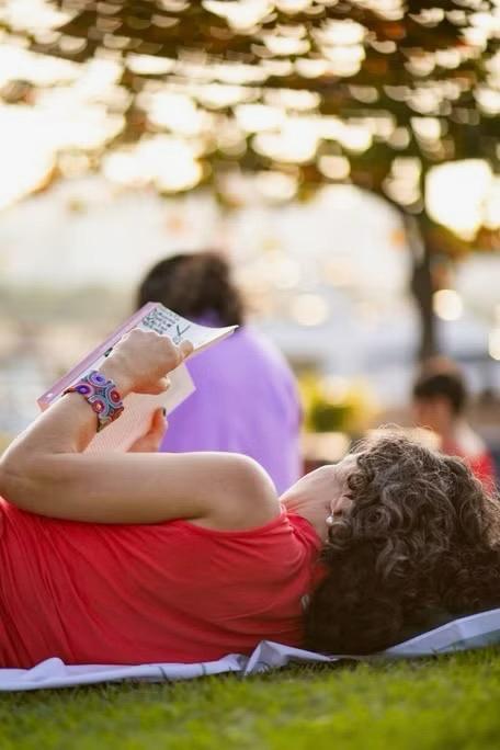 Projeto Taquicardia Literária reúne leitores em encontro a céu aberto na Marina da Glória