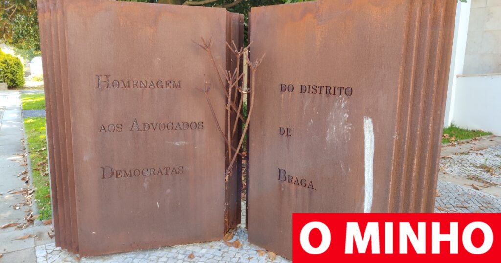 Escultura de homenagem aos advogados de Braga vandalizada
