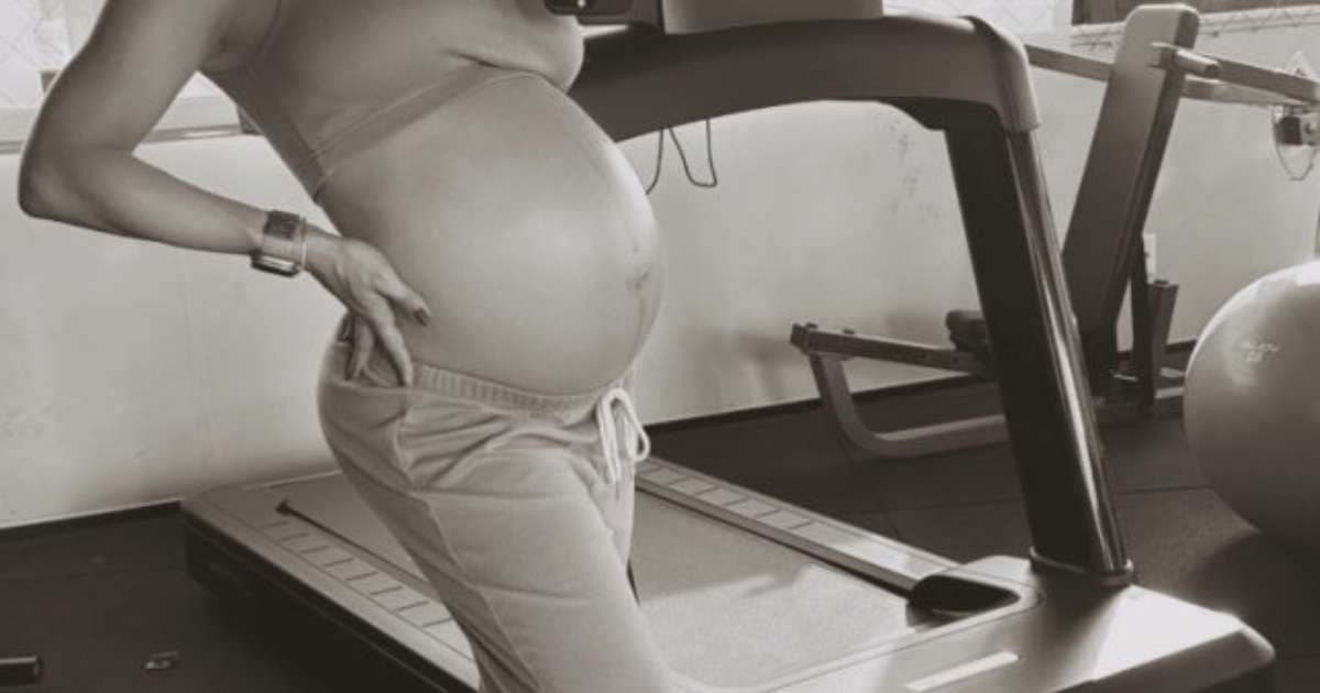 Carol Peixinho mostra barrigão de 8 meses e choca as redes