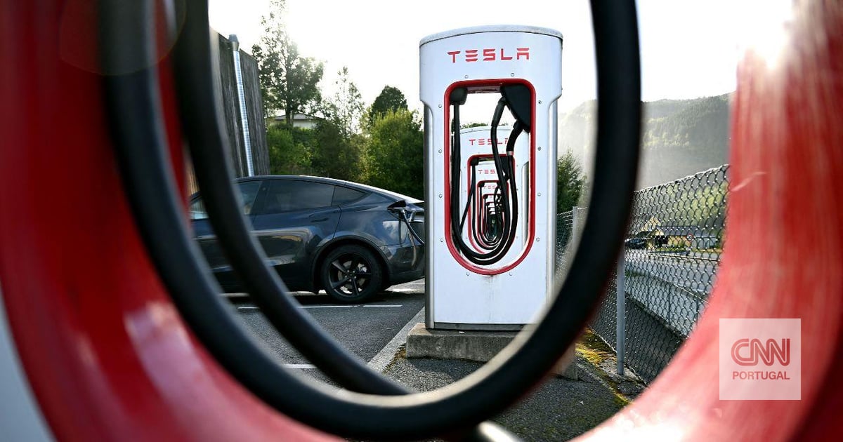 A Tesla acabou de ficar com um problema ainda maior na Europa. Quem aproveita é a China