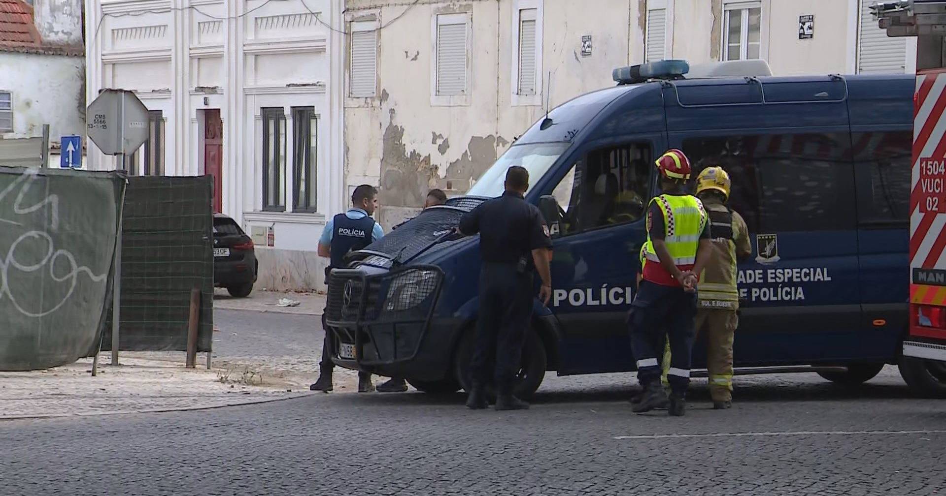 Prisão preventiva para homem que disparou contra cunhado e se barricou em casa no Barreiro