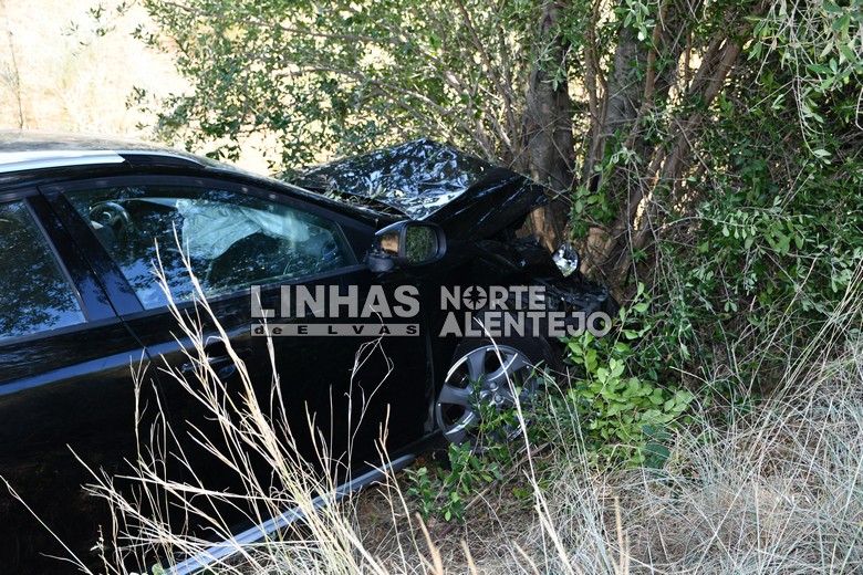 Despiste à saída de Elvas provoca dois feridos