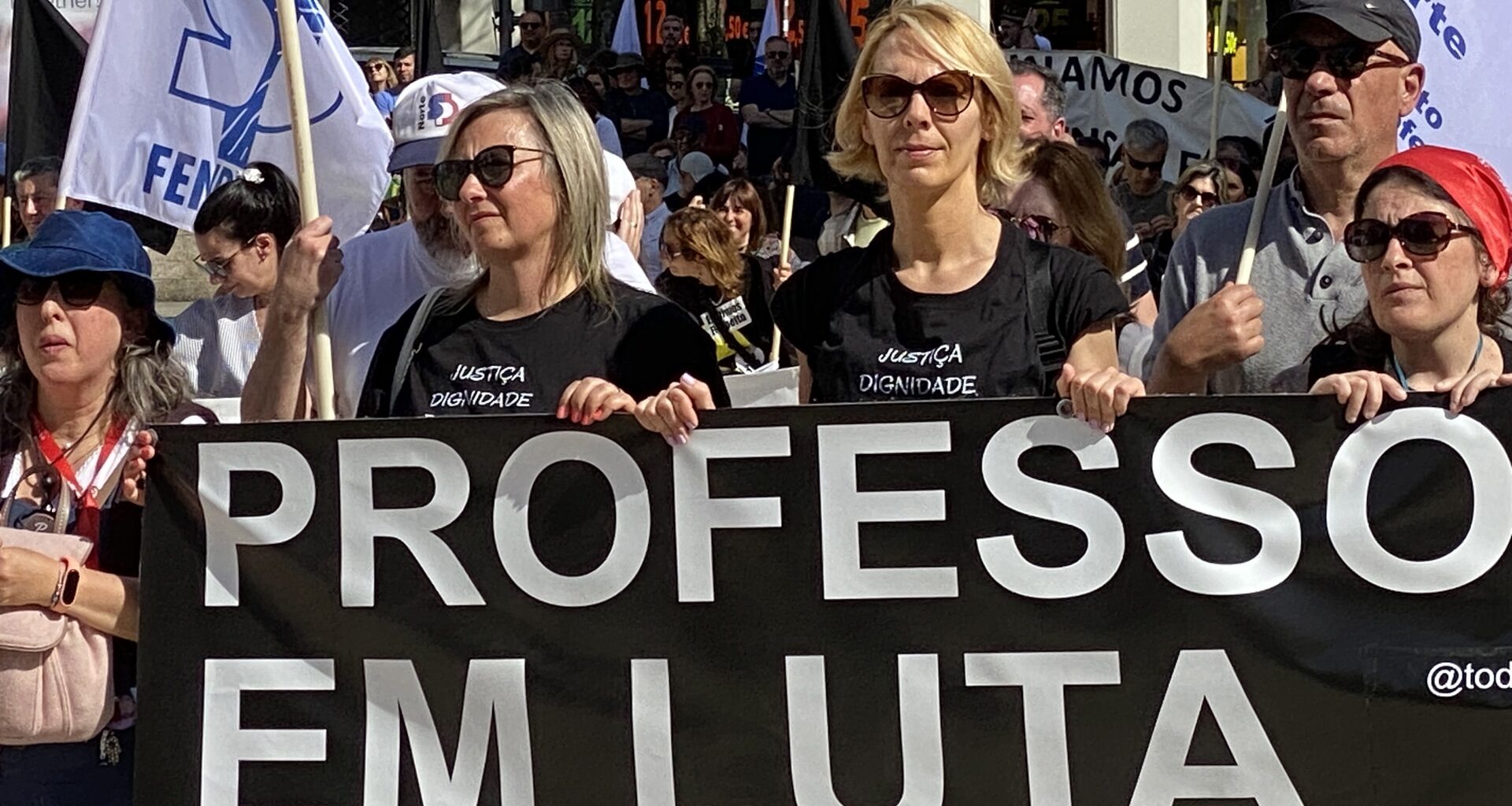 Professores exigem aumentos e avisam que próximo ano letivo será de contestação. Diretores temem greves