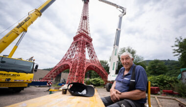 Homem constrói réplica de 31 metros da Torre Eiffel no quintal de casa | Mundo e Ciência