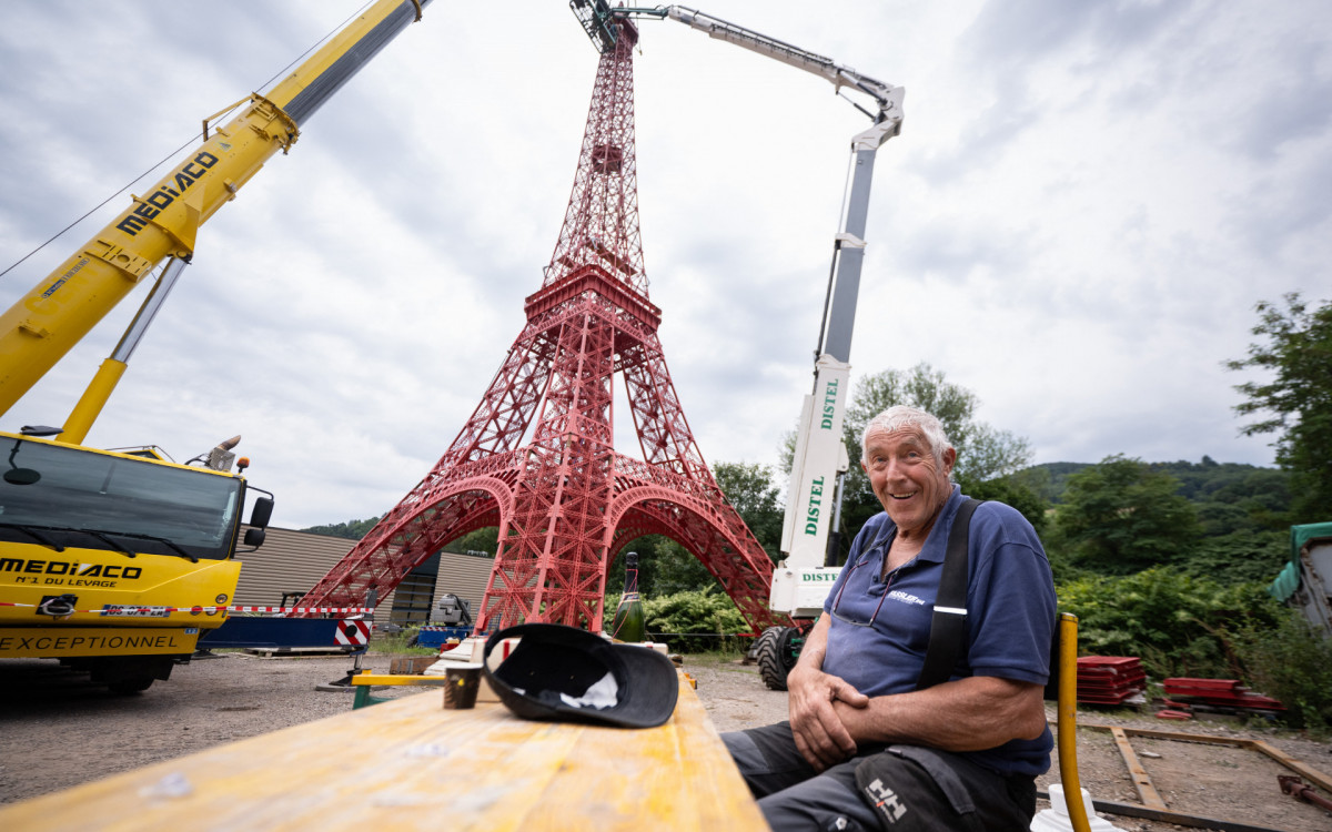 Homem constrói réplica de 31 metros da Torre Eiffel no quintal de casa | Mundo e Ciência
