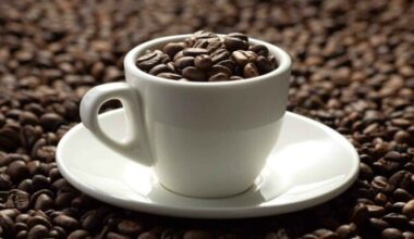 Café consumido nas primeiras horas do dia, melhora o humor e sentimentos negativos -  (crédito: Reprodução/Freepik)