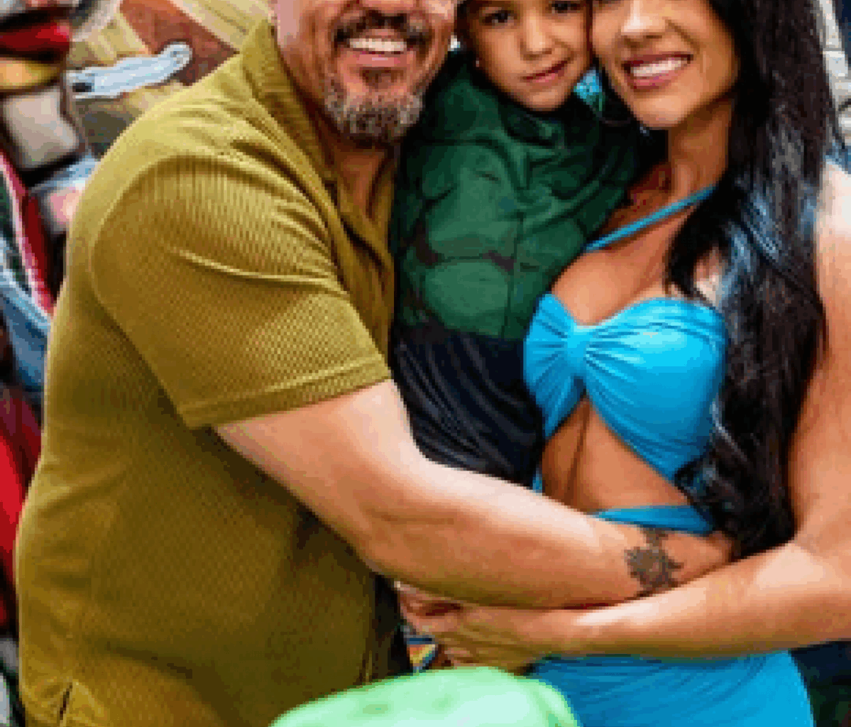 Belo canta no aniversário de 4 anos do enteado | Celebridades