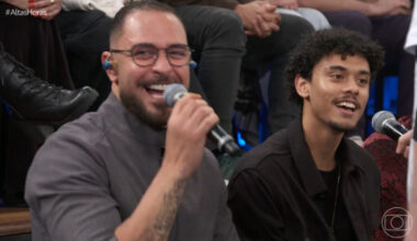 Diogo Nogueira canta com filho música que o pai compôs em especial do 'Altas Horas' | Televisão