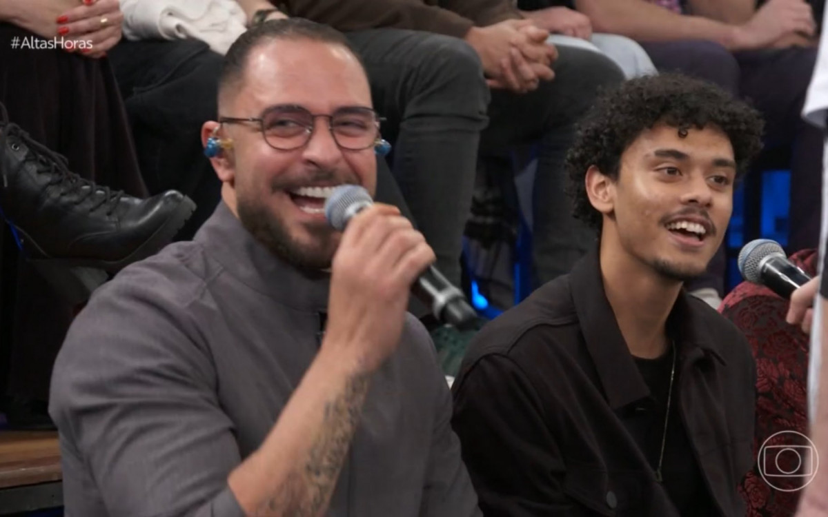 Diogo Nogueira canta com filho música que o pai compôs em especial do 'Altas Horas' | Televisão